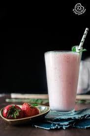 STRAWBERRY LASSI